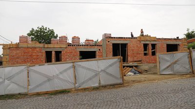 Багатоквартирний будинок замість приватного: Ужгородська міськрада судитиметься через самобуд