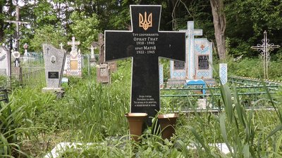 На Прикарпатті волонтери відновлюють могили воїнів УПА