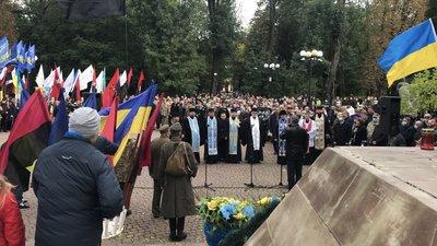 У Франківську ходою пам'яті вшанували загиблих захисників України У Франківську ходою пам'яті вшанували загиблих захисників України