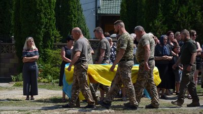 На Тернопільщини попрощалися з загиблими військовослужбовцями На Тернопільщини попрощалися з загиблими військовослужбовцями