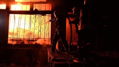 Ракетний удар по Миколаєві. Виникли дві пожежі та зруйновані будинки Ракетний удар по Миколаєві. Виникли дві пожежі та зруйновані будинки