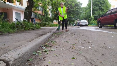 РФ вдарила по Харкову двома ракетами "С-300": фото наслідків
