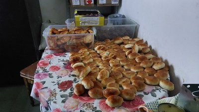 У Сумах "підрозділ фей" пече пиріжки та плете сітки для військових У Сумах "підрозділ фей" пече пиріжки та плете сітки для військових