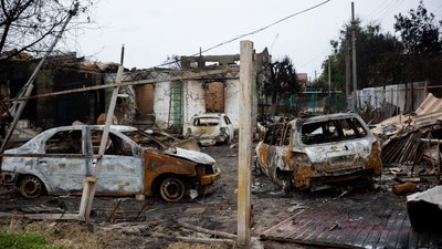 Будинки та автомобілі у Вишневому, які були пошкоджені вибухами