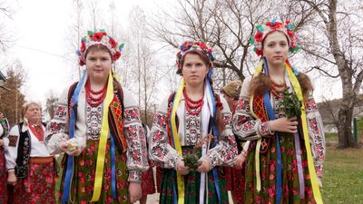 У Гвізді на Франківщині показали давній весільний обряд — збирання молодої на село У Гвізді на Франківщині показали давній весільний обряд — збирання молодої на село