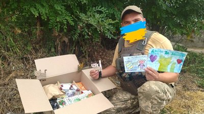 У Львові 9-річна волонтерка малює листівки, аби допомогти ЗСУ У Львові 9-річна волонтерка малює листівки, аби допомогти ЗСУ