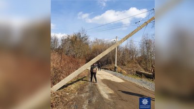 В Ужгороді нетверезий водій в'їхав у залізничний стовп В Ужгороді нетверезий водій в'їхав у залізничний стовп