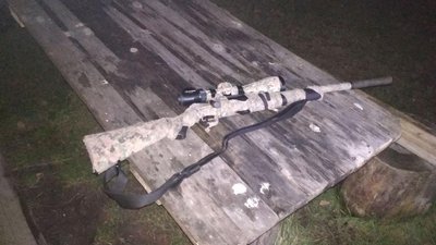 На Житомирщині з вогнепальної зброї чоловік поранив знайомого – стріляли по мішені