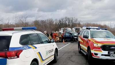 ДТП на Житомирщині: п'ятьом людям знадобилася медична допомога, троє з них – в реанімації ДТП на Житомирщині: п'ятьом людям знадобилася медична допомога, троє з них – в реанімації