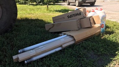 Лампи, що привезли для того щоб віддати на утилізацію до обласного екобусу