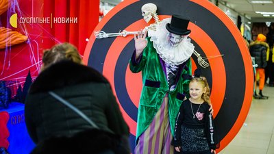 Страшенно красиві. Як пройшов Геловін у Києві. Фоторепортаж Страшенно красиві. Як пройшов Геловін у Києві. Фоторепортаж