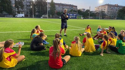 Тренер-викладач з Житомира Віктор Твардовський впроваджує в Україні проєкт UEFA Playmakers Тренер-викладач з Житомира Віктор Твардовський впроваджує в Україні проєкт UEFA Playmakers