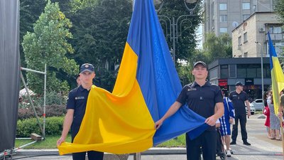 Підняли стяг в Черкасах Підняли стяг в Черкасах