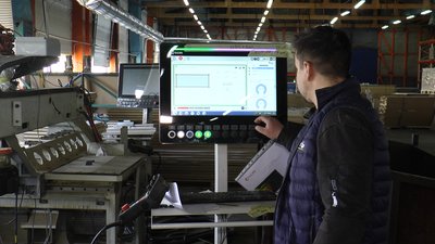 Переїхали з Харківщини у Калуш. Як працює на Франківщині релоковане підприємство, що виготовляє двері Переїхали з Харківщини у Калуш. Як працює на Франківщині релоковане підприємство, що виготовляє двері