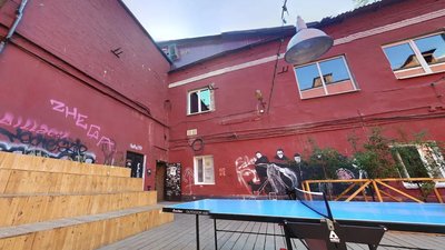 Поліція увірвалася в заклади Нижньоюрківської у Києві