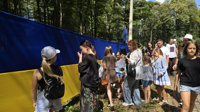 Люди, благодійний захід, прапор, Коломия
