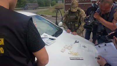 Наркотиків на 2 млн гривень: на Херсонщині поліцейські затримали злочинну групу Наркотиків на 2 млн гривень: на Херсонщині поліцейські затримали злочинну групу