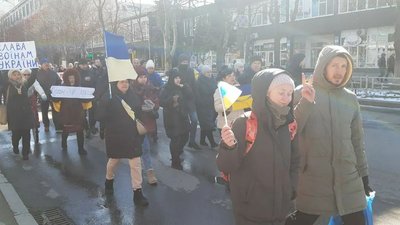 "Ми українці, а не кацапські раби" - херсонці знову вийшли на мирний мітинг "Ми українці, а не кацапські раби" - херсонці знову вийшли на мирний мітинг