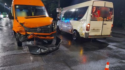 У Хмельницькому в аварію потрапили дві маршрутки