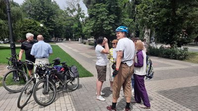 Херсонці хочуть, щоб у місті були велодоріжки - акція під міськрадою
