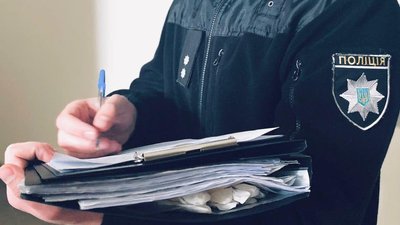 На Франківщині поліцейські затримали підозрюваного в умисному вбивстві під час застілля На Франківщині поліцейські затримали підозрюваного в умисному вбивстві під час застілля