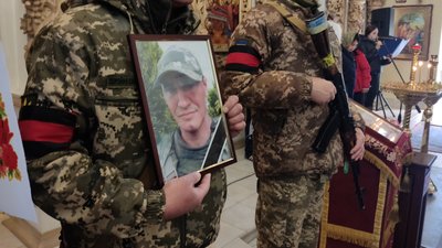 У Полтаві прощаються із солдатом Євгенієм Гиричем У Полтаві прощаються із солдатом Євгенієм Гиричем