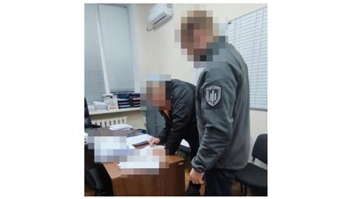 Завдали збитків державі на 25 млн грн. Трьох митників з Дніпропетровщини підозрюють у зловживанні службовим становищем