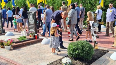 Сьомі роковини Іловайська. У Кропивницькому відзначають День пам'яті загиблих захисників України Сьомі роковини Іловайська. У Кропивницькому відзначають День пам'яті загиблих захисників України