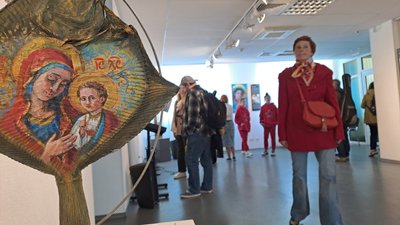 У Києві відкрилася виставка чумацьких ікон на рибі херсонської художниці Оксани Оснач У Києві відкрилася виставка чумацьких ікон на рибі херсонської художниці Оксани Оснач