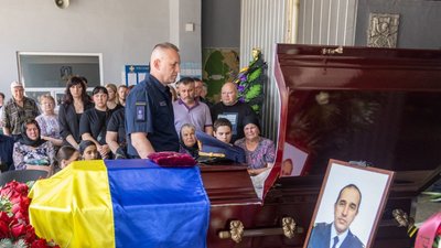Прощання з рятувальником Миколою Деркачем