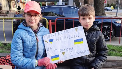 В Одесі діти організували продаж іграшок для допомоги ЗСУ В Одесі діти організували продаж іграшок для допомоги ЗСУ