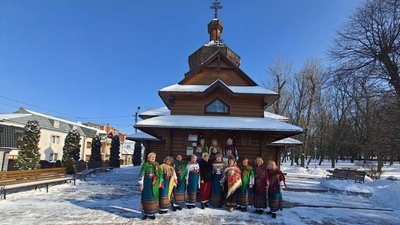 Учасниці ансамблю "Золоті журавки" знімали кліп у Тернополі