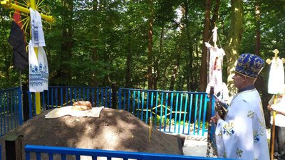 На Тернопільщині провели поминальну службу за бійцями УНР На Тернопільщині провели поминальну службу за бійцями УНР