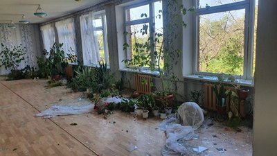 З території Росії обстріляли прикордонне село Павлівка на Сумщині: пошкоджена школа та приватні будинки З території Росії обстріляли прикордонне село Павлівка на Сумщині: пошкоджена школа та приватні будинки