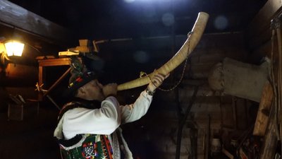 Як живуть гуцули у Верховині Як живуть гуцули у Верховині