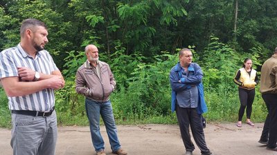 Мешканці Новоселиці на Сумщині вийшли на мітинг проти будівництва кладовища Мешканці Новоселиці на Сумщині вийшли на мітинг проти будівництва кладовища