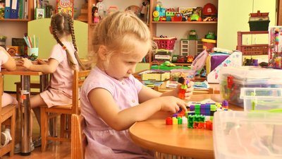 У Хмельницькому проводять заняття для дошкільнят-переселенців У Хмельницькому проводять заняття для дошкільнят-переселенців