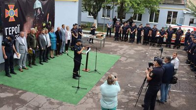 У Житомирі до Дня рятівника 60 рятувальників отримали нагороди У Житомирі до Дня рятівника 60 рятувальників отримали нагороди
