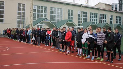 У Луцьку під час благодійного турніру з мініфутболу зібрали 75 тисяч гривень У Луцьку під час благодійного турніру з мініфутболу зібрали 75 тисяч гривень