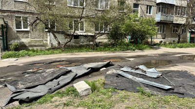 зірваний руберойд з даху через негоду в Полтаві зірваний руберойд з даху через негоду в Полтаві