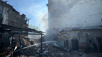 Місце атаки "шахеду" у місті, 6 липня 2025 року, Миколаїв Місце атаки "шахеду" у місті, 6 липня 2025 року, Миколаїв