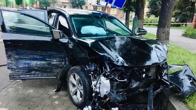 У Франківську зіткнулись Lexus та Daewoo Lanos. Загинув 26-річний чоловік У Франківську зіткнулись Lexus та Daewoo Lanos. Загинув 26-річний чоловік