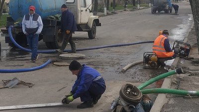 У Конотопі ремонтують каналізаційний колектор: воду подають за графіком У Конотопі ремонтують каналізаційний колектор: воду подають за графіком