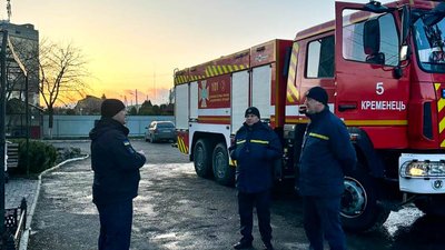 Тернопільські рятувальники передали пожежний автомобіль колегам з Одеси Тернопільські рятувальники передали пожежний автомобіль колегам з Одеси