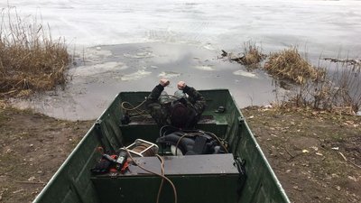 На Житомирщині водолази дістали тіло рибалки, який потонув на річці Гуйва