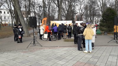 У Полтаві до акції проти домашнього насильства долучилося до сотні людей У Полтаві до акції проти домашнього насильства долучилося до сотні людей