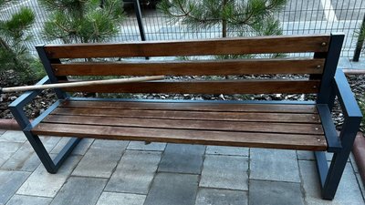У Житомирі автівка в'їхала в приміщення клініки — водійка переплутала педалі У Житомирі автівка в'їхала в приміщення клініки — водійка переплутала педалі