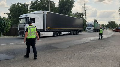"Врятуємо Валківську лікарню": на Харківщині протестують медики "Врятуємо Валківську лікарню": на Харківщині протестують медики