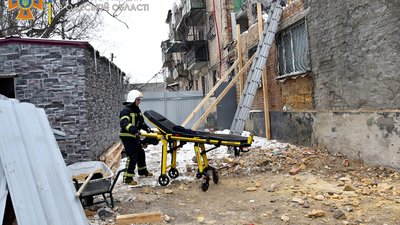 В Одесі в провулку Хуторському на будівельників обвалилася стіна. Є загиблий В Одесі в провулку Хуторському на будівельників обвалилася стіна. Є загиблий