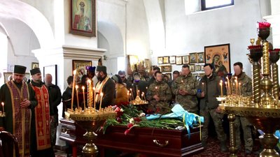 Лідера "Фрайкору" Тарасенка, який загинув у бою на Харківщині, поховали в Холодному Яру Лідера "Фрайкору" Тарасенка, який загинув у бою на Харківщині, поховали в Холодному Яру
